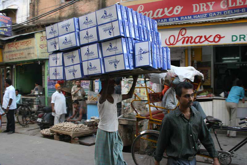 Lastentrger in der Altstadt von Delhi